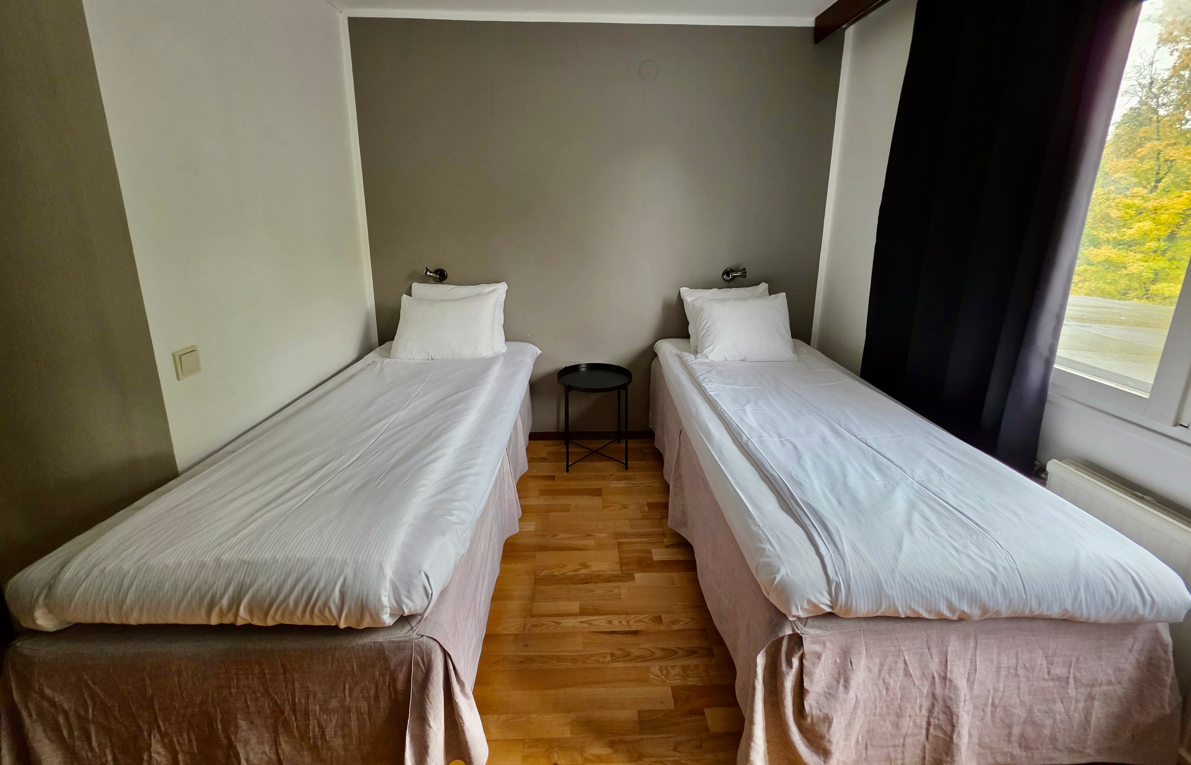 Twin Garden View - Image 1